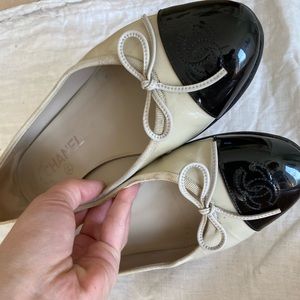 Authentic Chanel two tone bow flats shoes patent leather